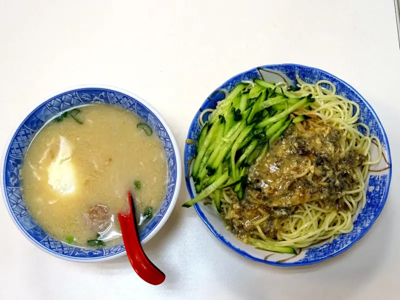 【台北】行天宮美食：「川麻子」涼麵&麻辣鴨血臭豆腐，CP值高、超平價美食，獨家皮蛋涼麵特殊又好吃。