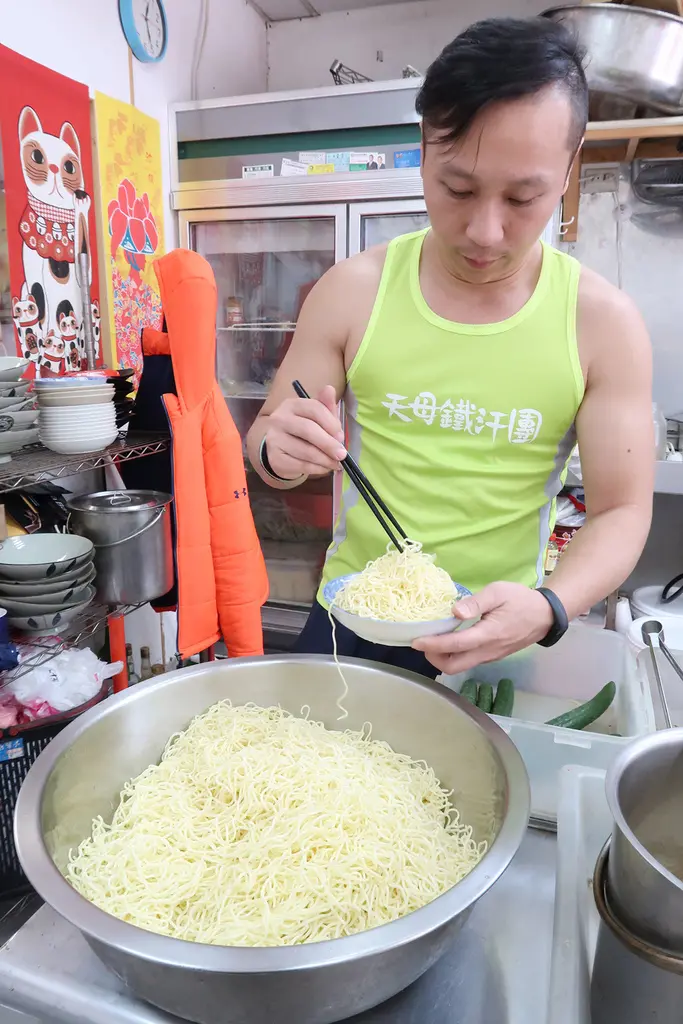  ▌台北美食 ▌川麻子涼麵 & 麻辣鴨血臭豆腐｜行天宮涼麵，推薦獨家口味皮蛋醬涼麵
