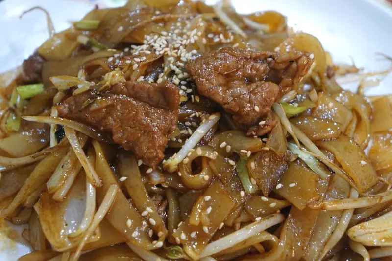 遼寧夜市裏有水準的干炒牛肉河粉-隆騰燒臘@捷復南京復興站@遼寧街