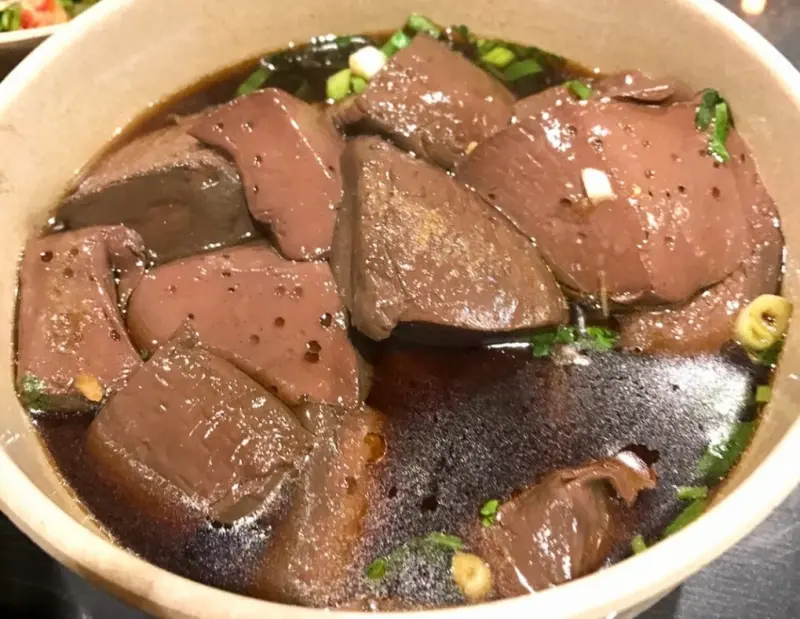 【台北美食】新莊徐家滷味~滑溜入味的鴨血