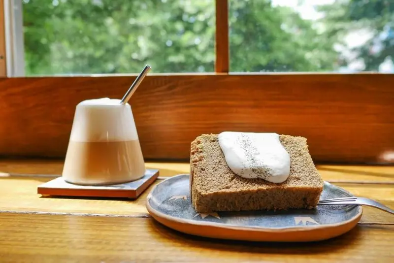 【台北天母 | 咖啡廳】熨燙著陽光。滿盈著綠意的書香咖啡館♧森丘Afternoon Tease