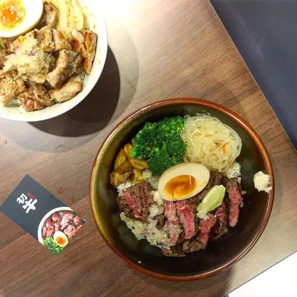  【食記｜台北】初牛＿厚切牛排雙倍肉＿黃金六兩豬頸肉＿飯與醬汁無限暢飲（捷運公館站）