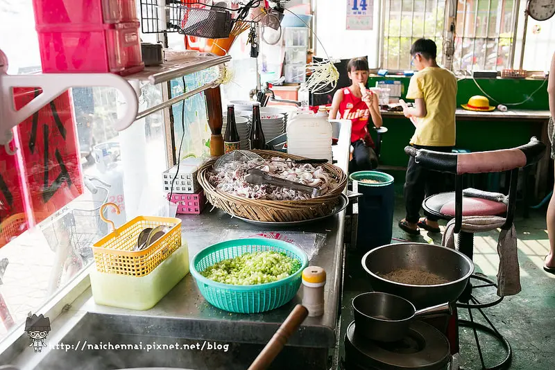 安平工業區裡的海の味。施家小卷米粉