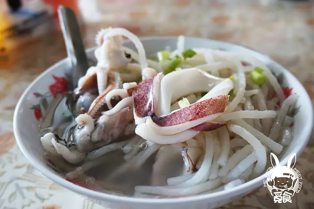 【台菜】台南南區 施家小卷米粉 小卷新鮮 湯頭自然鮮甜 米粉有嚼勁
