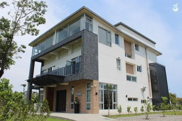 【宜蘭冬山鄉民宿】水月星賞人文會館//距離羅東車站、羅東夜市僅五分鐘車程，房間舒適採光良好，有獨立衛浴設備