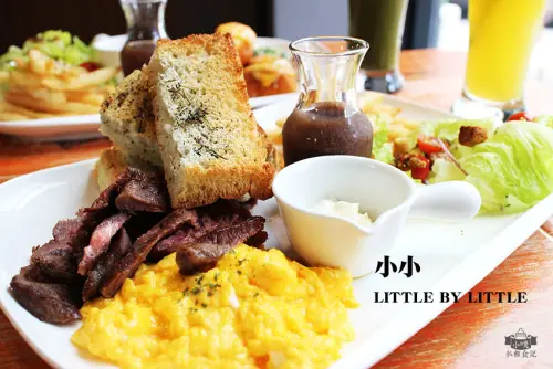 【南京復興早午餐】『小小 LITTLE BY LITTLE』平日商業午餐/無服務費/免費WiFi/大推嫩煎牛排.黃金六兩小金磚