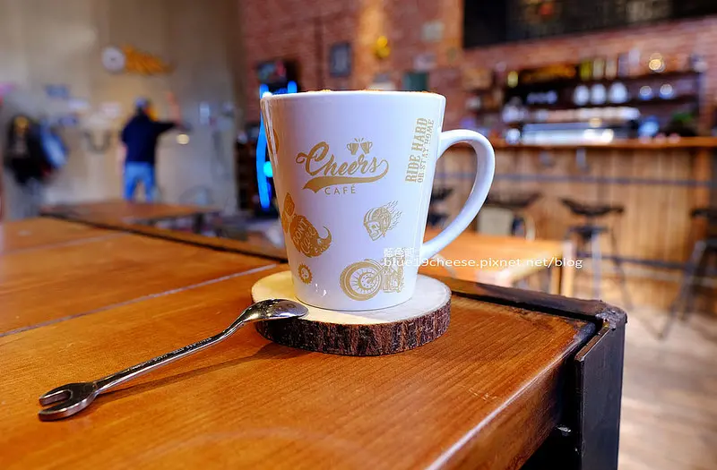 【台中南屯】騎士咖啡CHEERS CAFE-咖啡輕食.重機藝術塗鴉彩繪.中古零件交易買賣.打鏢賞車改車.開關倉庫隔壁