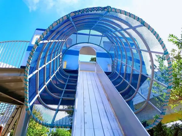 【林口樂活公園】林口全新捷運主題公園/挑戰近90度垂直全台第一座塑木溜滑梯/享用特色美食中環茶餐廳