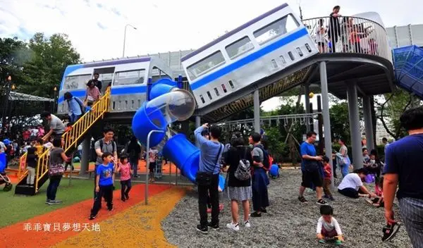 【林口 / 公園】樂活公園 - 捷運溜滑梯。盪鞦韆。健身設施 免費暢玩