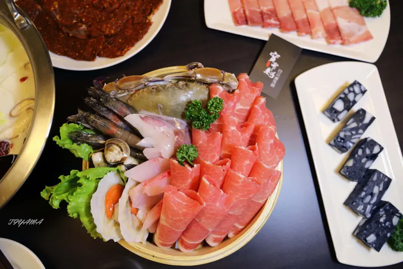 【台南.中西區】寬窄巷子四川麻辣鍋：「紅三青七獨家比例」正宗四川麻辣鍋，麻辣控必吃「川味麻辣牛肉」