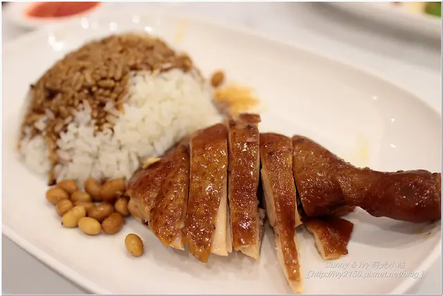 【台北中正食記】了凡香港油雞飯麵。世界第一家米其林摘星小販，百元就能吃到囉！