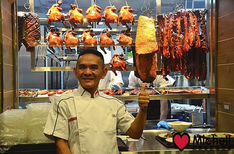 ❤️ HOYII北車站店 ❤️ 100 元吃全世界最便宜米其林美食！【了凡香港油雞飯‧麵】：銷魂叉燒麵，口感肉質緊實、鮮甜、很Q彈!! 世界第一家榮獲米其林一星的小販！(含菜單)