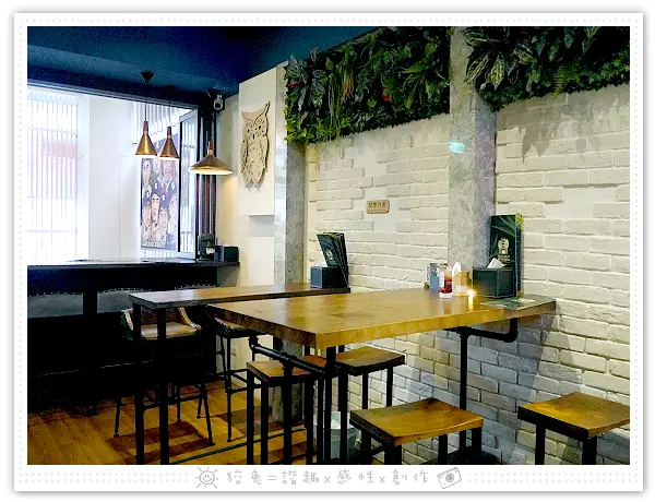 [高雄食記] 旅人灶咖餐酒館~特色民宿裡的運動酒吧！調酒、披薩、炸物、打狗肉丸！捷運巨蛋站近瑞豐夜市！