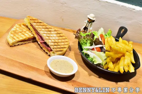 [台中西屯區美食]巷弄老建築飄著濃濃鄉村風格，讓店貓陪你一起話家常吧!!!-- Between brunch(台中美食推薦、台中早午餐首選、台中巷弄美食、台中好吃)