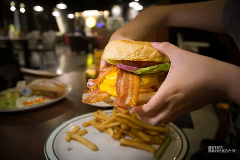 【台南】高雄開來台南的美式漢堡店~還有早午餐、義大利麵多種選擇唷! JC CLUB台南店
