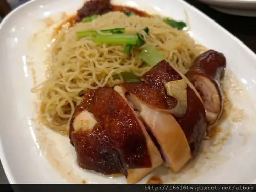 為什麼點完餐還要等這麼久【了凡香港油雞飯麵台灣1號店】原來油雞要這樣吃會更美味來自新加坡的庶民米其林料理