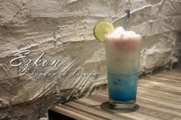 [高雄/仁武區]異人館咖啡部屋Ezkon(赤仁店) 女孩們，迷人暈染系夢幻飲來了！