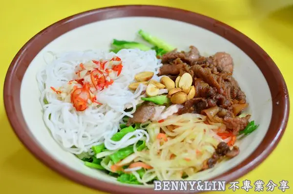 [高雄美食]漢神巨蛋附近平價小吃，銅板價格份量十足 -- 阿惠越南小吃(高雄美食推薦、高雄越南小吃、高雄銅板美食、食尚玩家推薦)