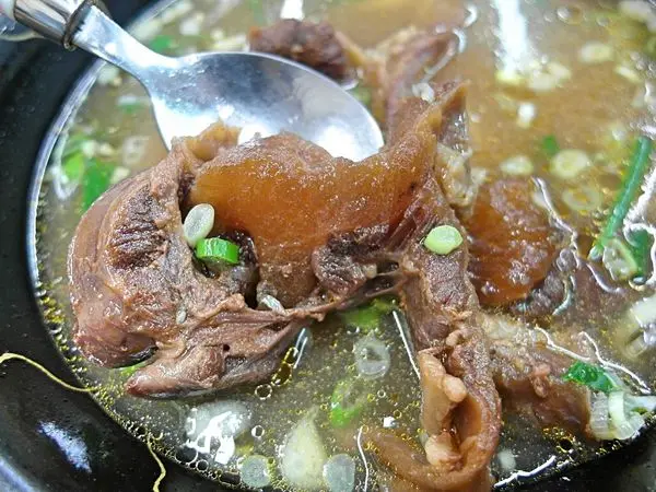 ❤️美食❤️【新北。新莊】阿忠牛肉麵 ★清脆高麗菜水餃/台灣牛骨熬煮湯頭/愛評體驗團        
      