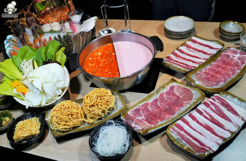 高雄最狂夠味新加坡 星洲叻沙鍋，海陸兩吃套餐超值精打細算 X 聚餐推薦、地下一樓祕境美食鍋物 - 跟著尼力吃喝玩樂＆親子生活