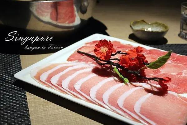 [高雄/左營區]星洲火鍋 新加坡鴛鴦鍋 叻沙×肉骨茶 夜店風火鍋 約會餐廳 網美調酒