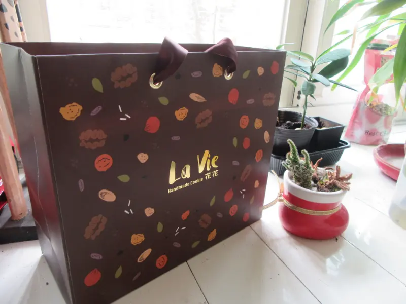 【宅配美食】花花 La Vie法式手工餅乾，可口舒脆、繽紛健康，可以是浪漫經典結婚禮盒、也可以是開心歡喜的彌月禮盒喔