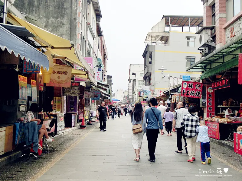桃園大溪老街一日遊。老街懷舊風格吃吃喝喝!阿秋大湯圓!黑豬肉香腸!澎湖花枝丸!碳烤臭豆腐!巨無霸霜淇淋!阿根廷轟炸魷魚!