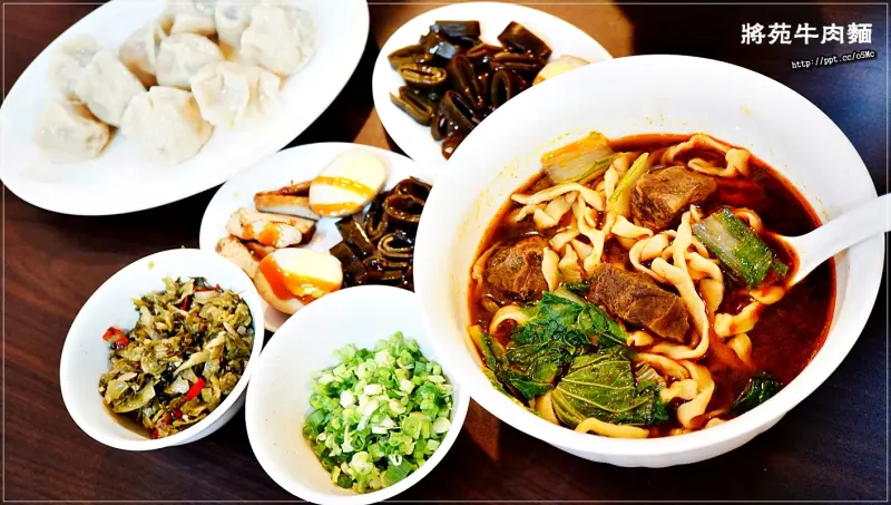 【將苑牛肉麵】中和銅板美食～隱藏在巷弄間的牛肉麵，CP值極高，價格親民，高麗菜絞肉水餃，一顆只要$5元，招牌孜然牛肉麵／紅燒牛肉麵／番茄牛肉麵，必點的好麵
