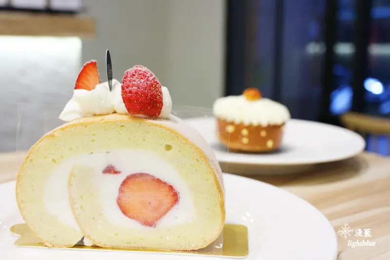 [ 永春站美食 ] 淺藍 × HERZMOMENT 笛瑟甜點工坊～永春站也有甜點專賣店了