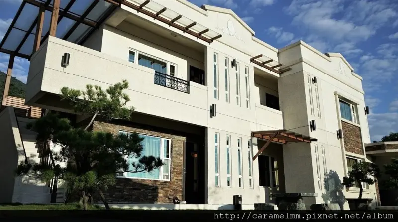 【花蓮吉安】踩風民宿 唯美公主房浪漫又溫馨 浴缸、觀山平台好愜意 還有鄉村田園風光環繞四周賞不完