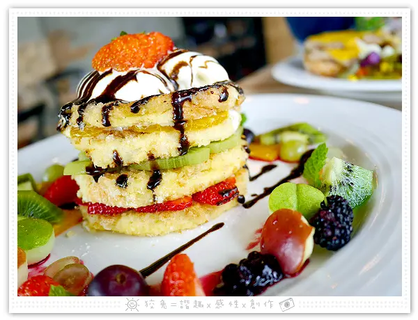 [台南食記] MAP LAB 健康低脂創意早午餐沙拉~貨櫃屋餐廳！偷心豬排漢堡、厚布丁豬肉鬆餅、冰淇淋繽紛水果塔！