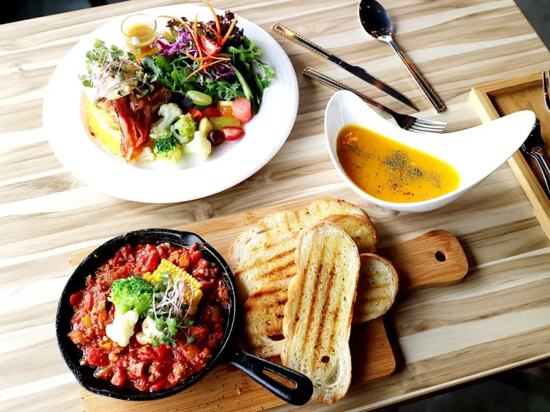 【台南市-北區】MAP LAB 健康低脂創意早午餐沙拉：在貨櫃屋裡品嚐異國風味早午餐，健康低脂新享受，讓你身體無負擔！｜早午餐，甜點，下午茶，義大利麵｜近花園夜市｜