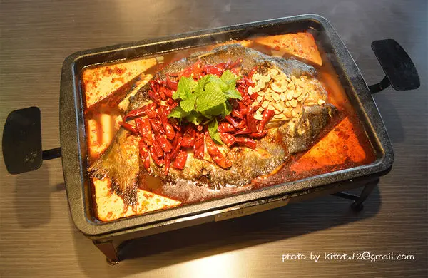 台中勤美美食水貨-炭火烤魚烤魚料理麻辣燙水貨烤魚(台灣第1號店)