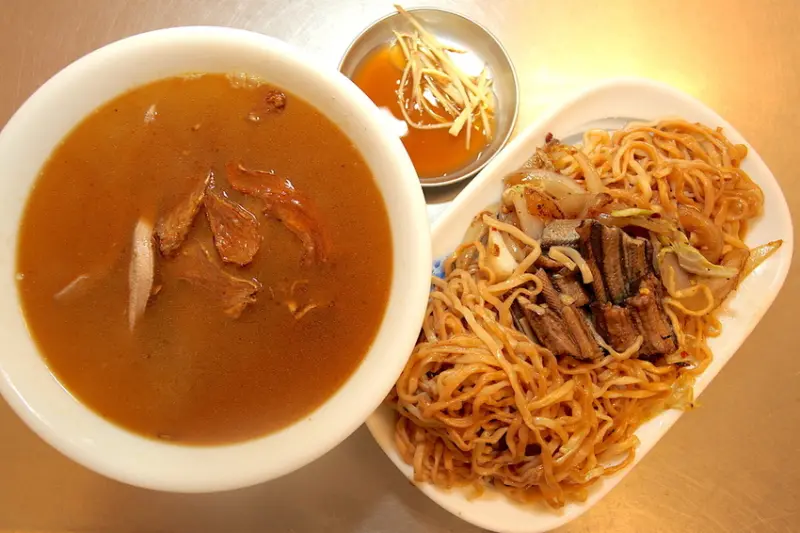 吃。台南|中西區| 台南傳統特色美食 ，靠近赤崁樓附近美食，整體口味美味定價合理範圍「八三鱔魚意麵」。