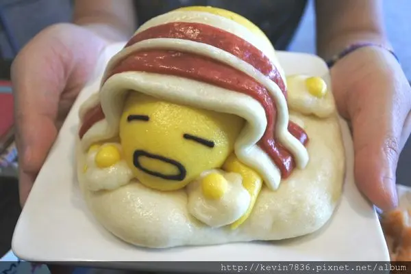 高雄美食<我的饅頭是吐司>療癒系好萌的蛋黃哥來囉!造型實在有趣又可愛,蛋黃哥迷看過來唷~