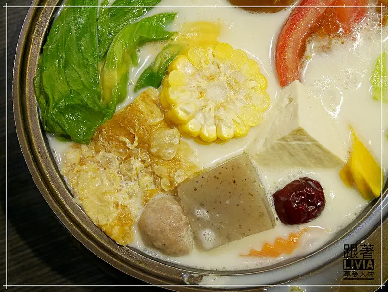 美食。餐廳│ 台北中山區 南京復興站 新店線 綠線捷運美食 三國群鍋 精緻鍋物 旗艦店 貂蟬起司牛奶鍋大推 遼寧夜市火鍋/商業火鍋/平價火鍋 ❤跟著Livia享受人生❤