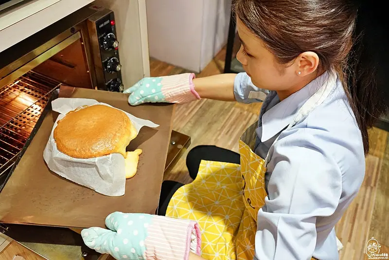 『台中。北區』 Home.焙實驗所-一起來DIY甜點烘焙，自己的甜點自己做/一中夜市 益民商圈/專人講解、製作教學、做甜點一點都不難，客製化自己動手作蛋糕送朋友最有誠意/臺中公園智選假日飯店智選女孩 