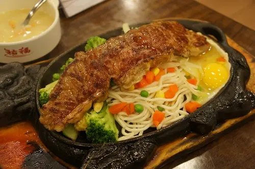 新莊平價美食-好吃的祐福牛排館        
      