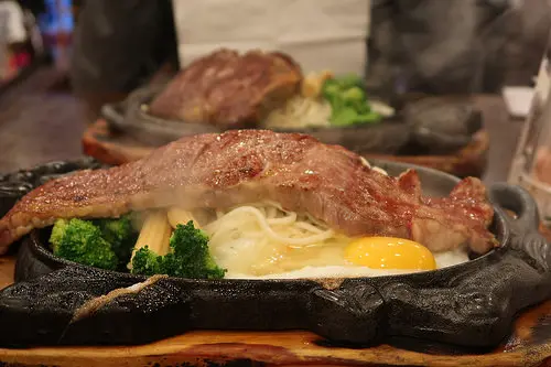 【新莊食記】祐福牛排館|家庭式的環境，高級餐廳的品質|在地人大推薦@鮪魚的奶奶