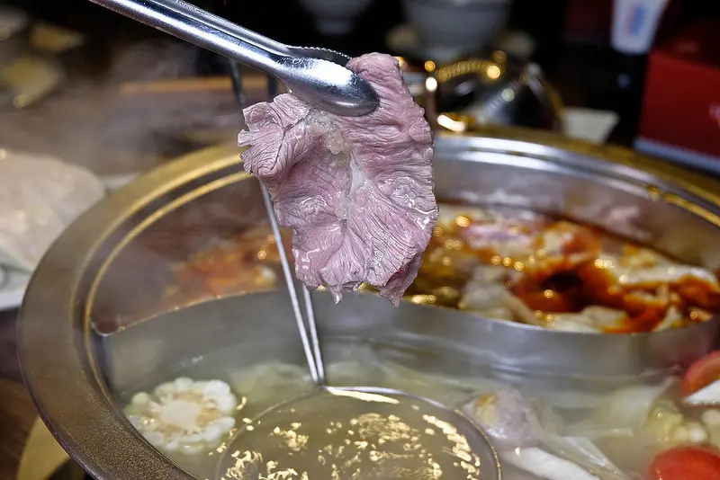 最牛溫體牛肉火鍋 林森店, 享受高檔好吃溫體牛+麻辣鴛鴦好湯頭!!
