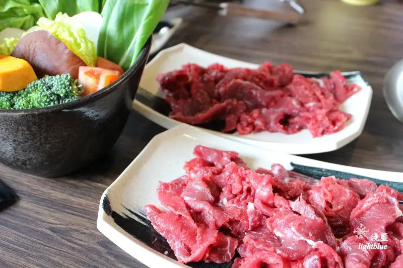 [ 雙連站‧林森北路美食 ] 淺藍 × 最牛溫體牛肉火鍋台北林森店～每日台南直送溫體牛，連海鮮蔬菜也都令人驚豔