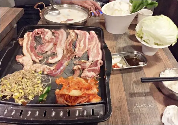 [台北萬華]玖佰號|烤豬五花/火鍋專門|烤五花肉任選四種口味只要兩百元(免收服務費、高CP值)