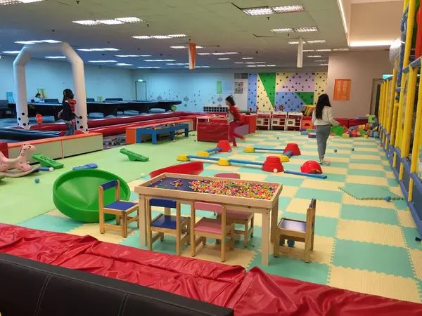 【玩】新北--土城奧爾斯保齡球館，投籃機/大型釣魚台/球池/廚房組/小汽車，好多樣化！