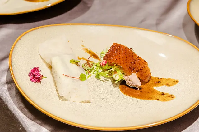 【台北捷運美食】【七張站站美食】白金花園-無花果烤鴨