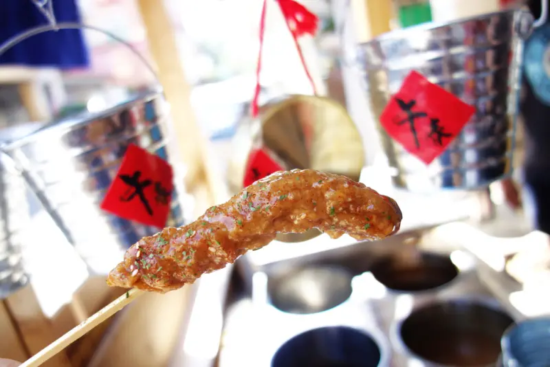 台南最夯新午茶 午春黑胡椒黑輪~下午茶黑輪米血新朋友黑胡椒醬 花雕醬..好吃新玩意 邊走邊吃 外帶回辦公室超有趣!!