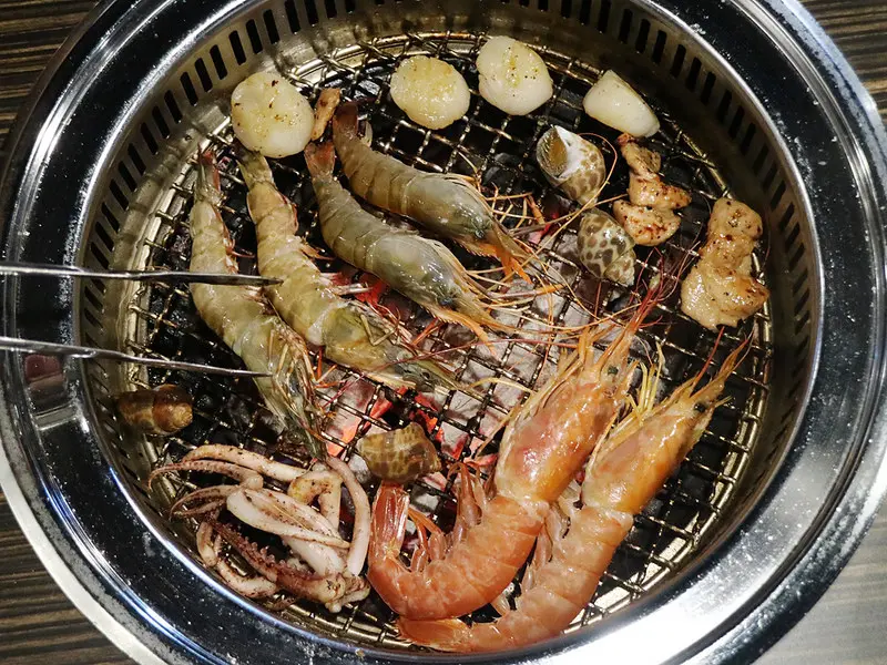 【高雄三越】好客燒烤新光三越三多店。生猛海鮮X頂級牛肉X調酒