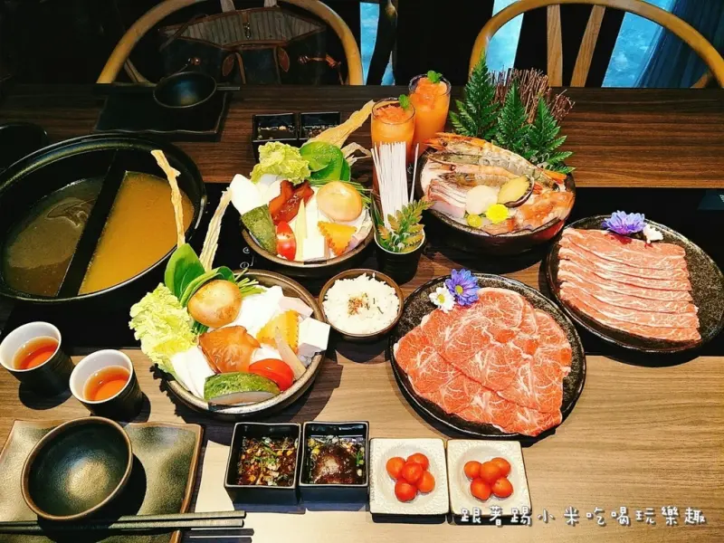 竹北美食|囍鍋精緻鍋物-滴雞精鮮蔬湯頭清爽既清甜又養身滋味火鍋。PRMIE級牛小排。澳洲M9+和牛板腱。在地青農有機蔬菜(成功二街/地址營業時間電話/邀約)--踢小米食記