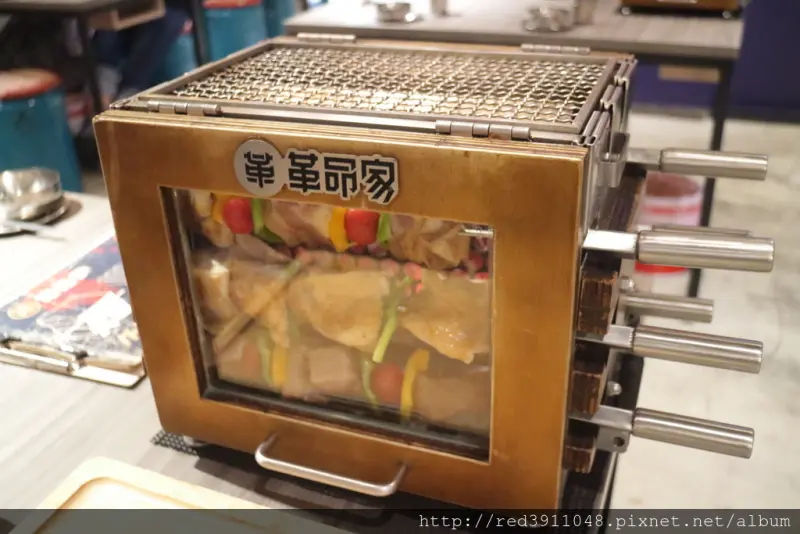 捷運忠孝敦化站美食~顛覆你對燒肉的既定印象~今晚來到"革命家"感受不同的韓式鐵箱碳火串燒吧!!