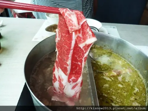酸辣辛香的綠咖哩鍋搭配頂級肉片-滿堂紅頂級麻辣鴛鴦鍋(桃園同德店)体驗心得