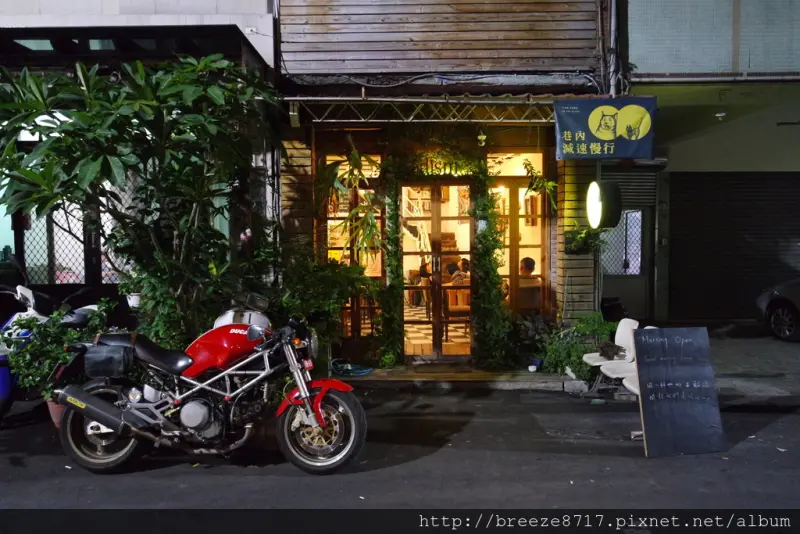 Modism Café 摩德年代。台中風格獨具深夜咖啡館【台中】